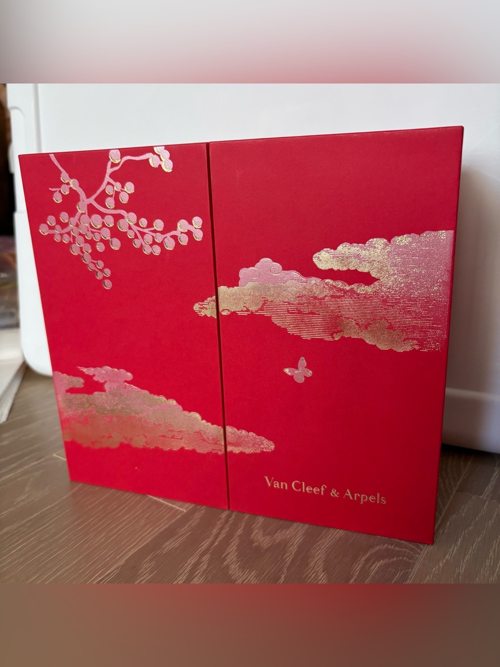 Van Cleef & Arpels Lunar New Year Red and Gold Gift Box Display & Envelopes - Picture 2 of 15